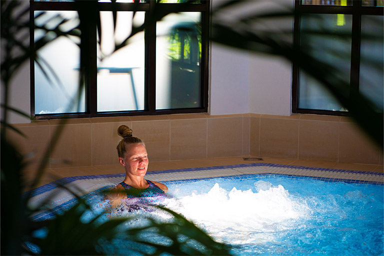 Maenporth Estate Jacuzzi